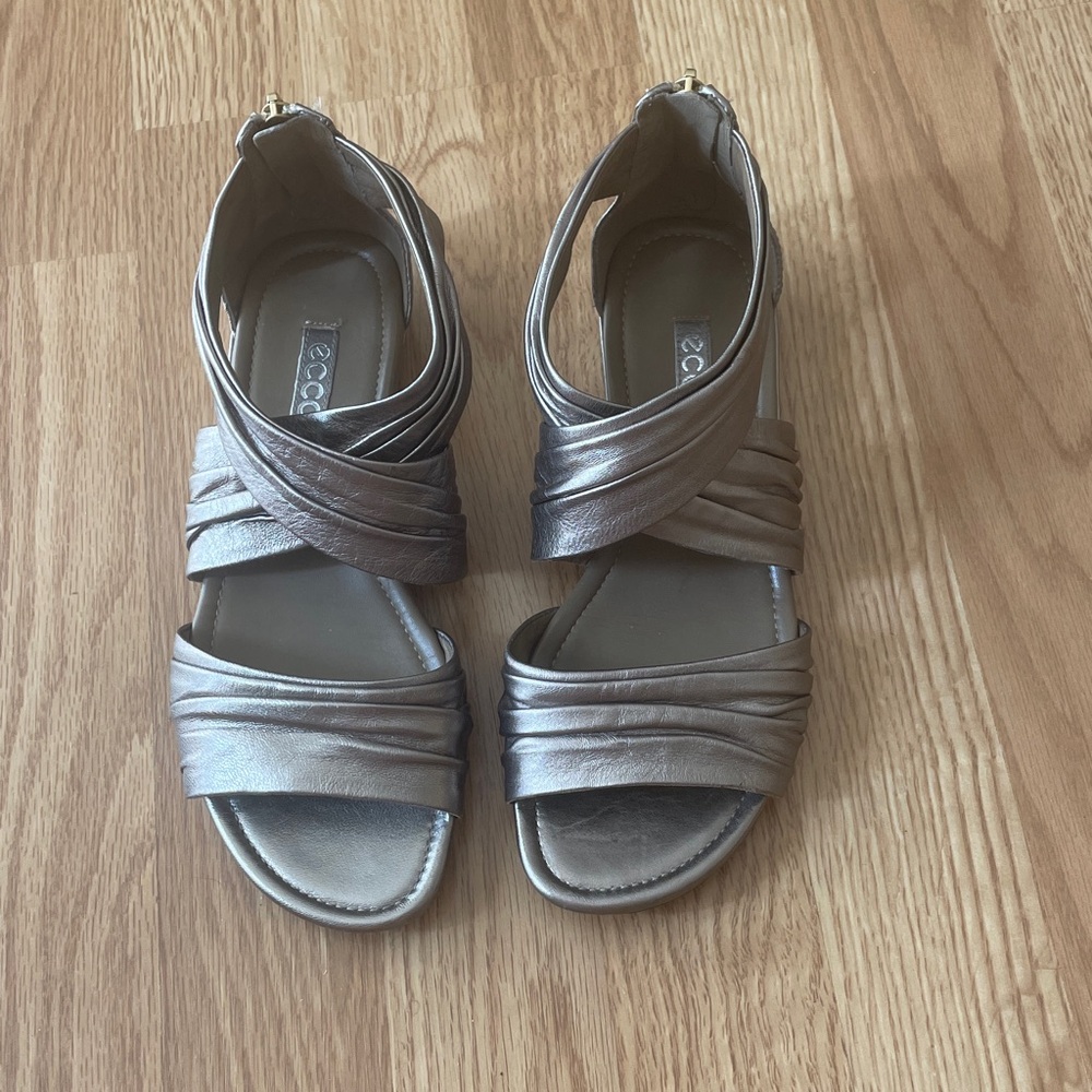 Ecco Metallic Silver Crisscross Leather Sandals